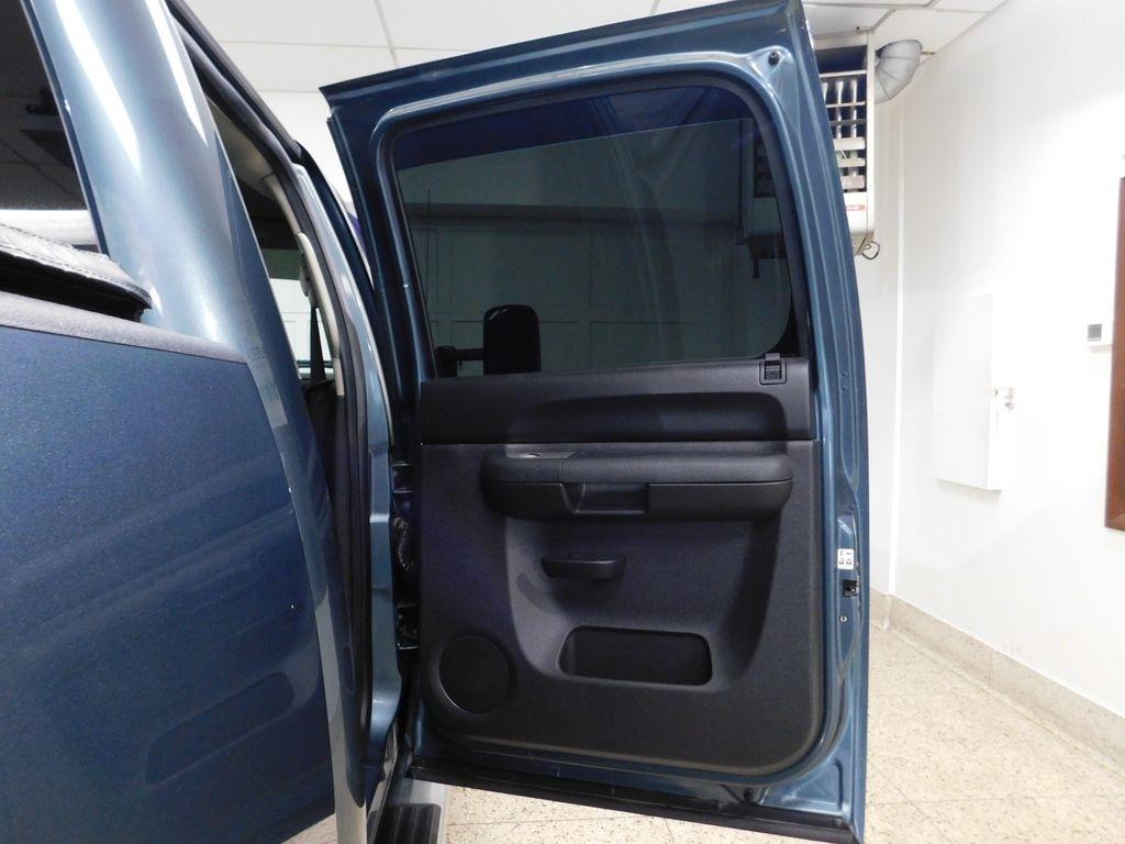 Chevrolet Silverado 2500HD LT Crew Cab 4WD 2011