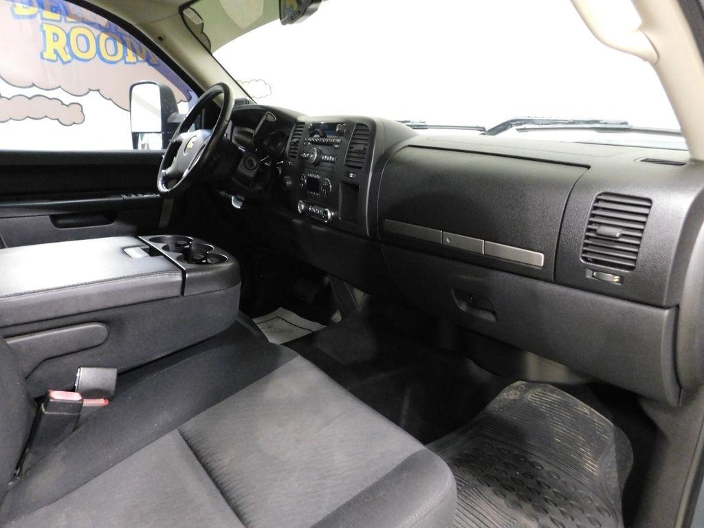Chevrolet Silverado 2500HD LT Crew Cab 4WD 2011
