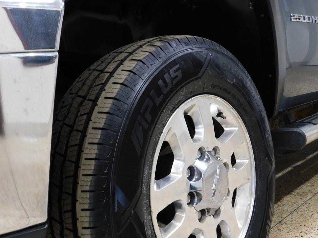 Chevrolet Silverado 2500HD LT Crew Cab 4WD 2011