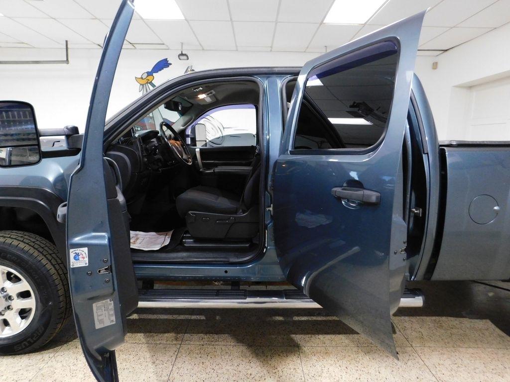 Chevrolet Silverado 2500HD LT Crew Cab 4WD 2011