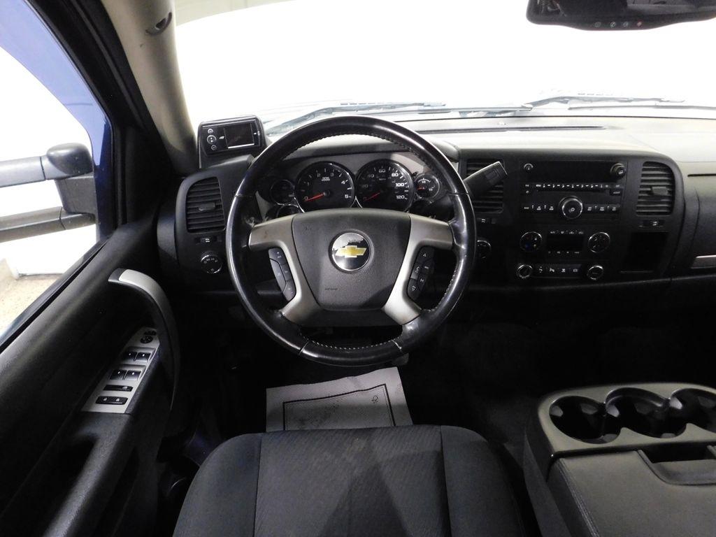 Chevrolet Silverado 2500HD LT Crew Cab 4WD 2011
