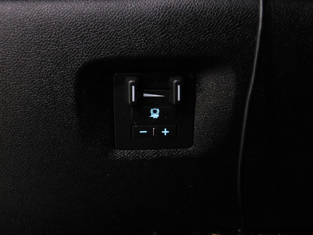 Chevrolet Silverado 2500HD LT Crew Cab 4WD 2011