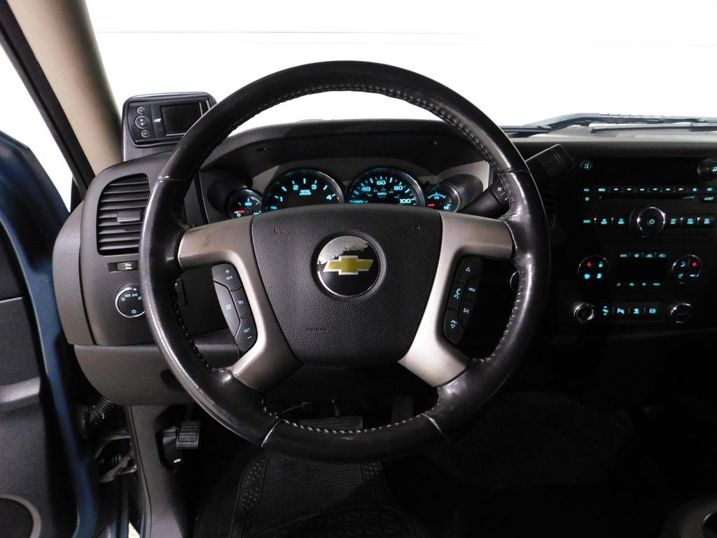 Chevrolet Silverado 2500HD LT Crew Cab 4WD 2011