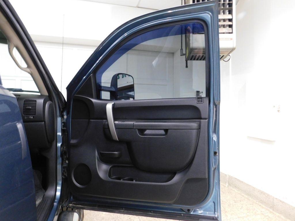 Chevrolet Silverado 2500HD LT Crew Cab 4WD 2011