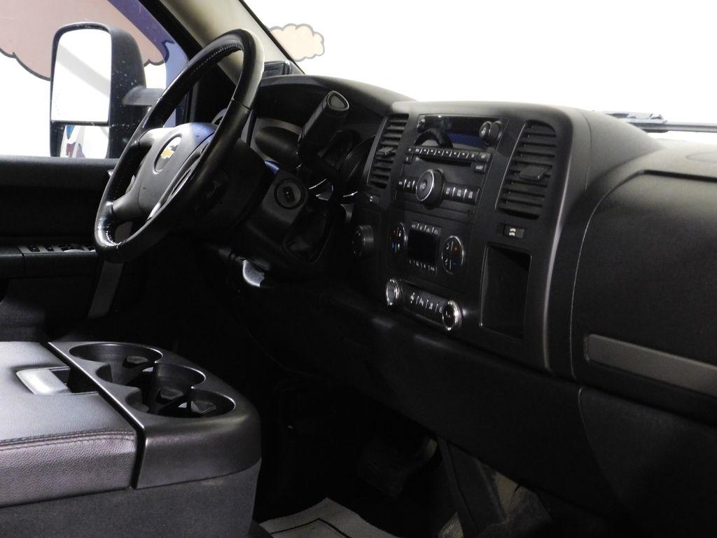 Chevrolet Silverado 2500HD LT Crew Cab 4WD 2011