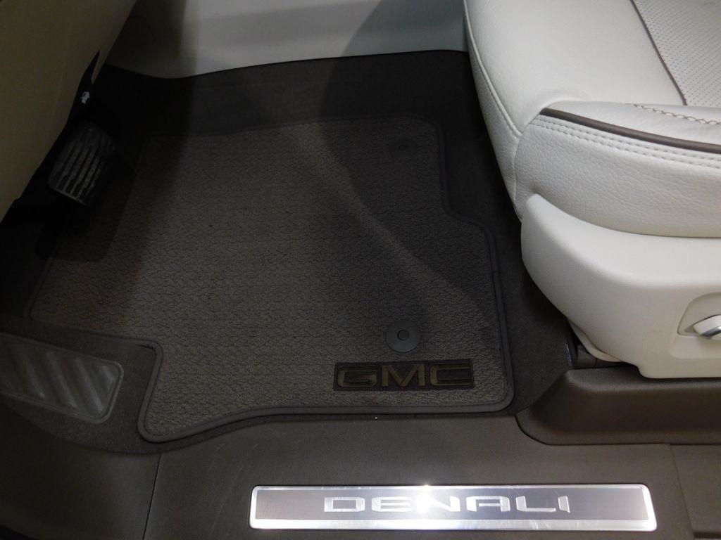 GMC Yukon XL Denali 4WD 2025