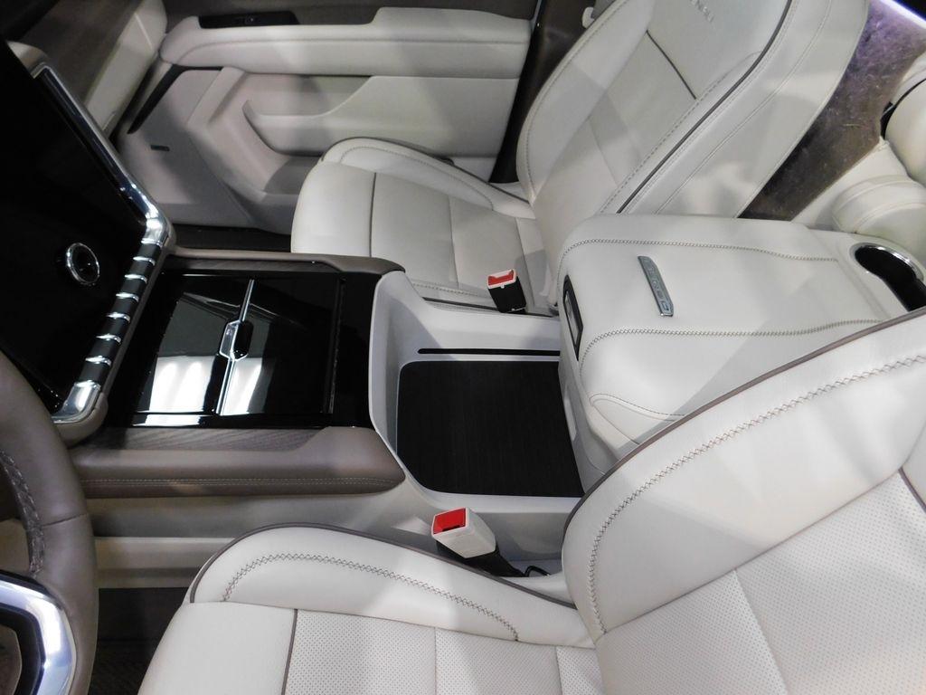 GMC Yukon XL Denali 4WD 2025