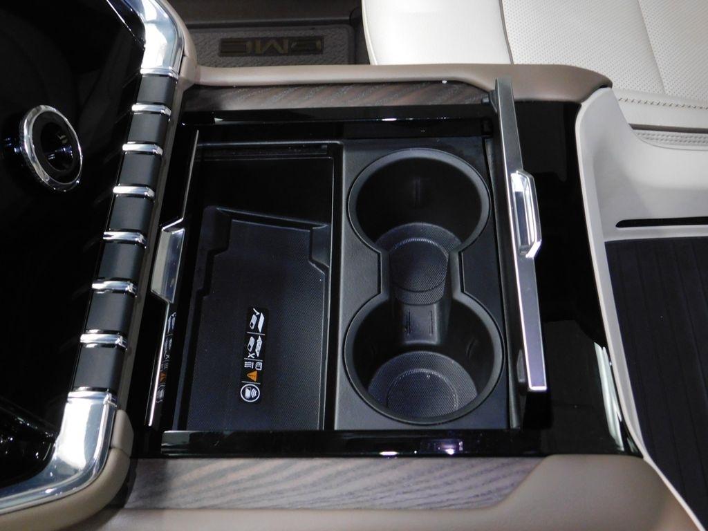 GMC Yukon XL Denali 4WD 2025