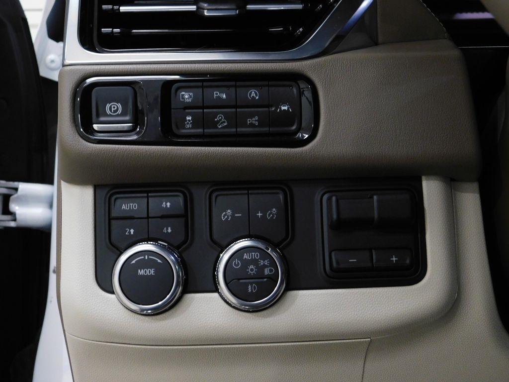 GMC Yukon XL Denali 4WD 2025