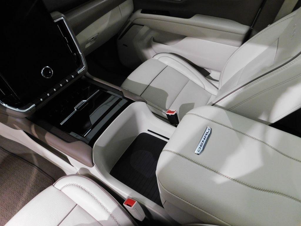 GMC Yukon XL Denali 4WD 2025