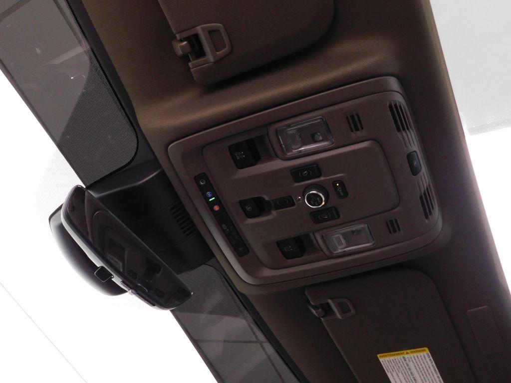 GMC Yukon XL Denali 4WD 2025