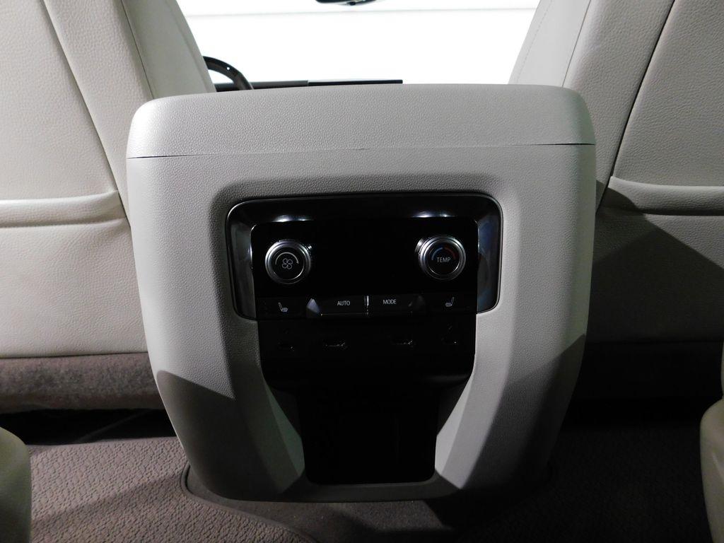 GMC Yukon XL Denali 4WD 2025