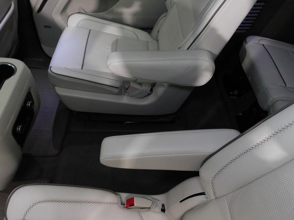 GMC Yukon XL Denali 4WD 2025