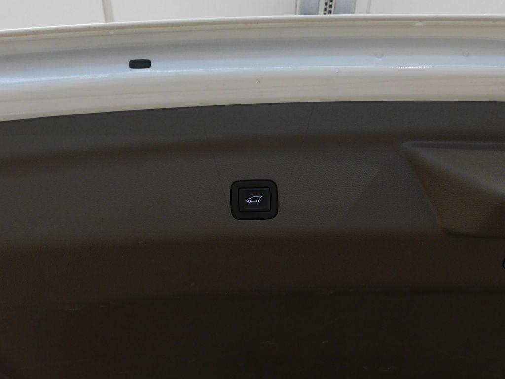 GMC Yukon XL Denali 4WD 2025