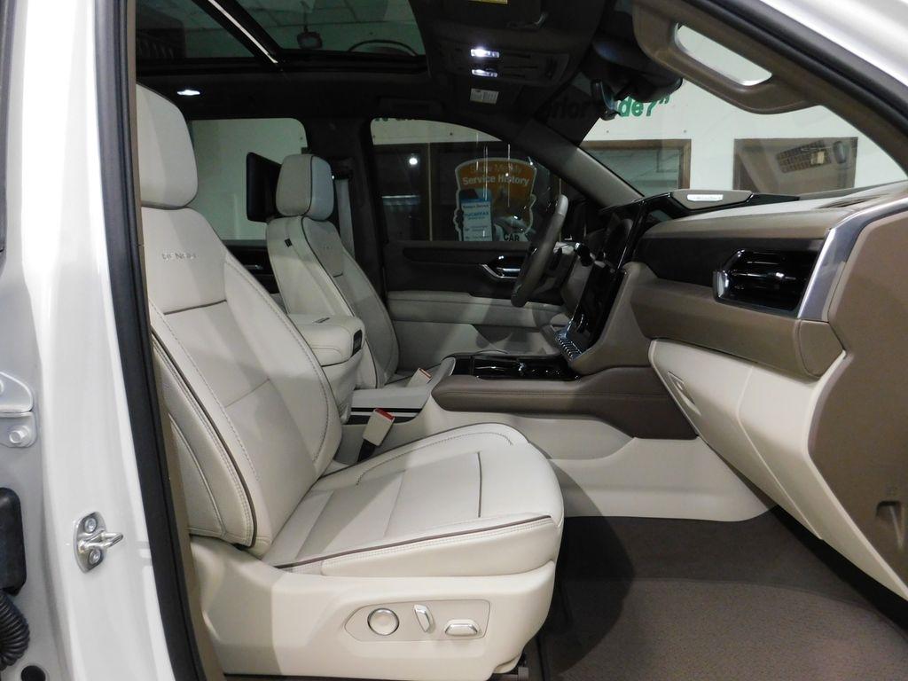 GMC Yukon XL Denali 4WD 2025