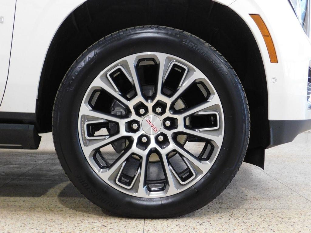 GMC Yukon XL Denali 4WD 2025