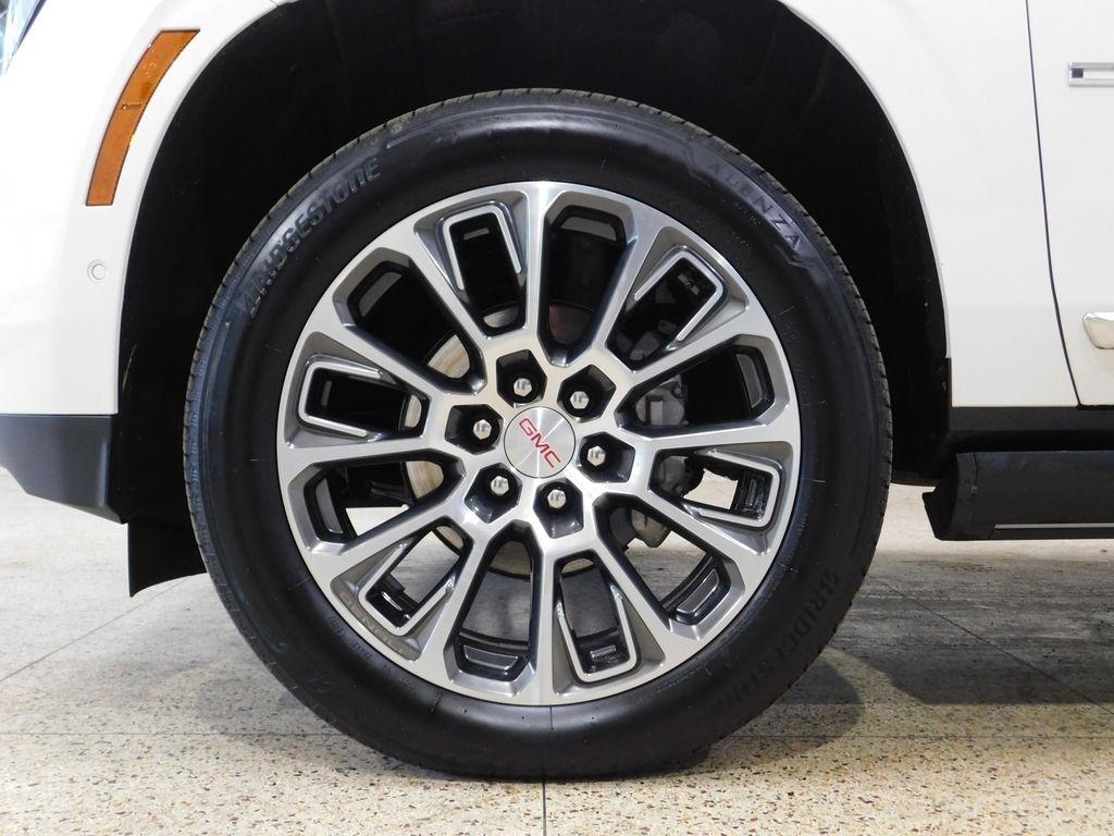 GMC Yukon XL Denali 4WD 2025