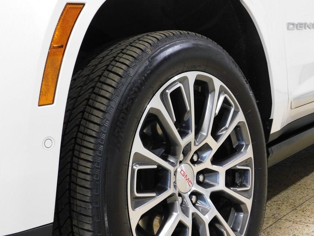 GMC Yukon XL Denali 4WD 2025