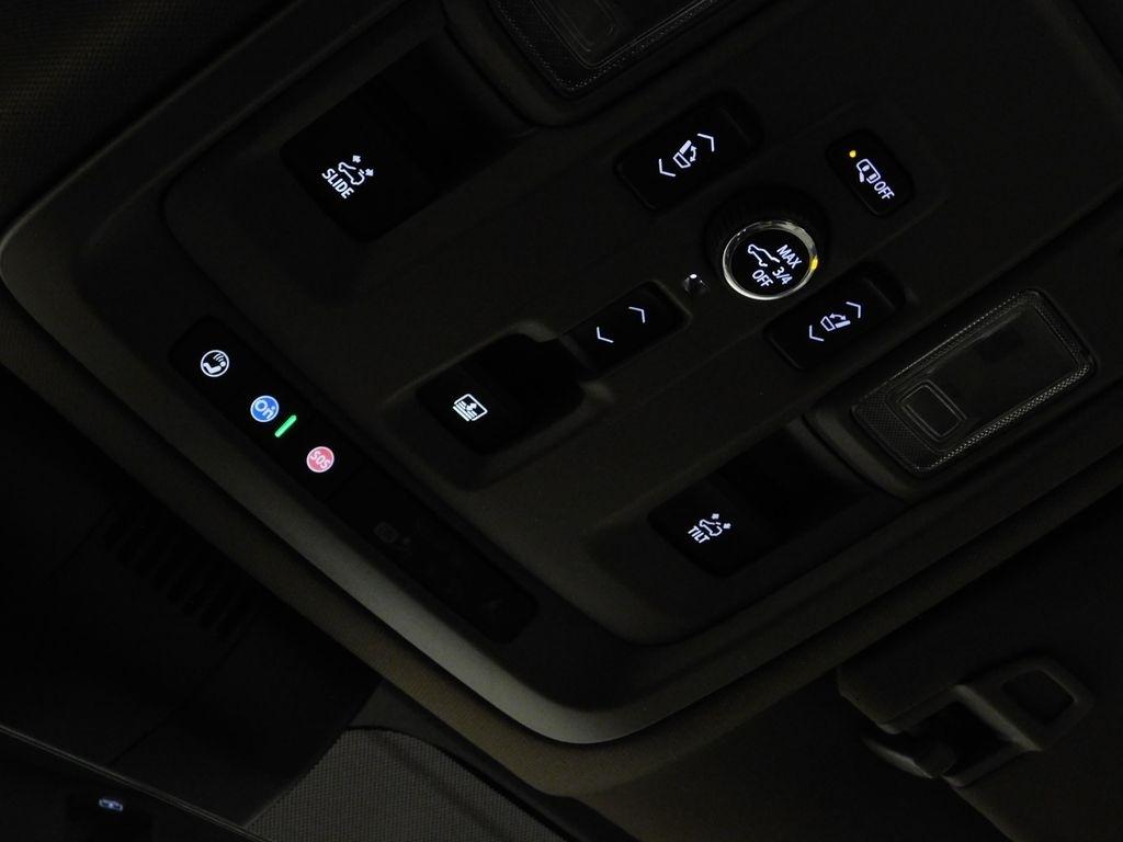 GMC Yukon XL Denali 4WD 2025