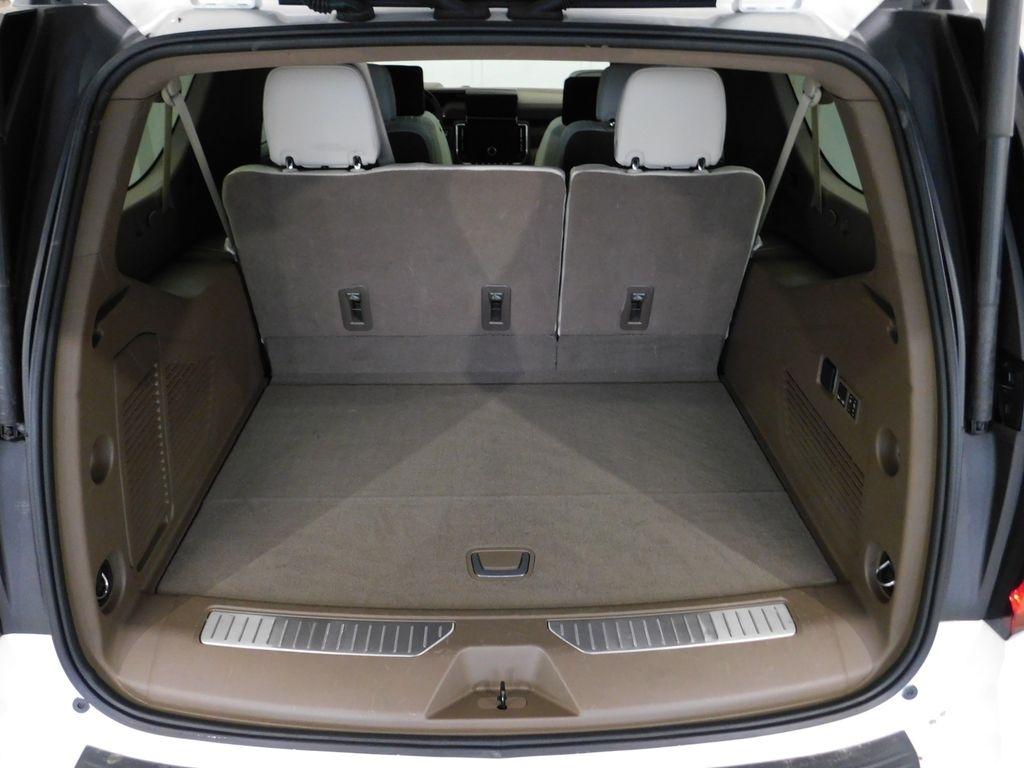 GMC Yukon XL Denali 4WD 2025