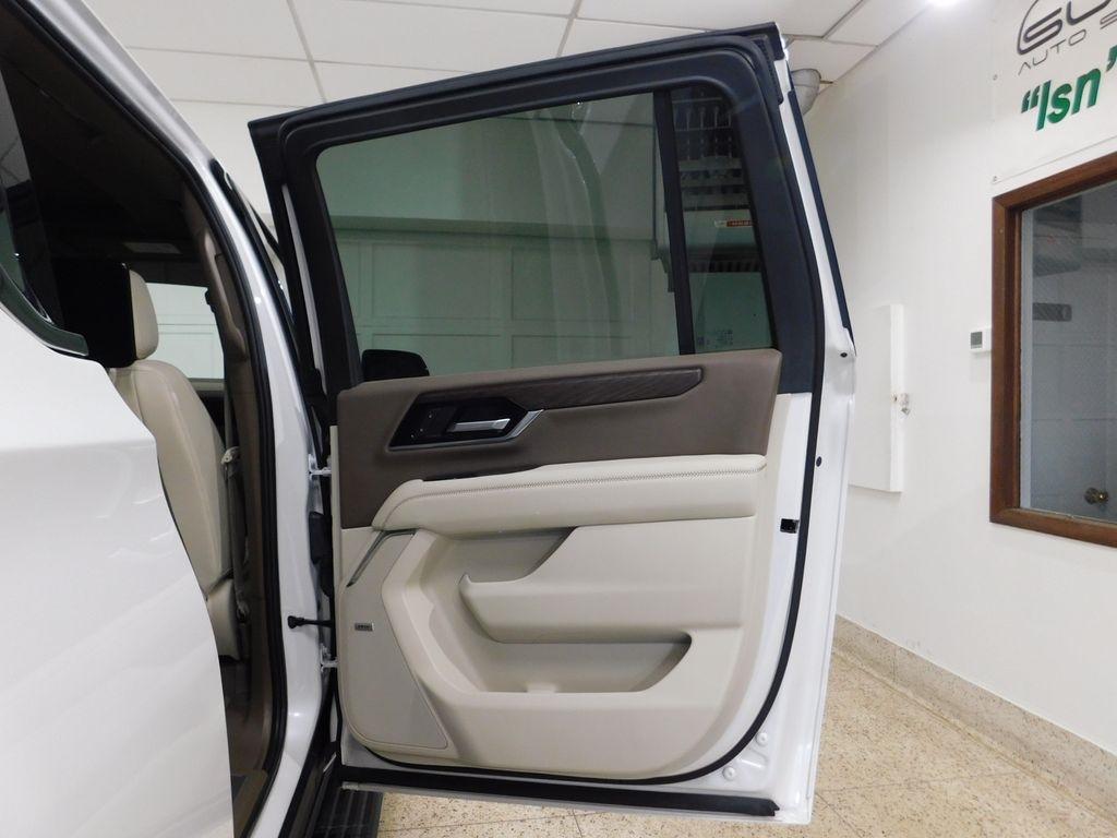 GMC Yukon XL Denali 4WD 2025