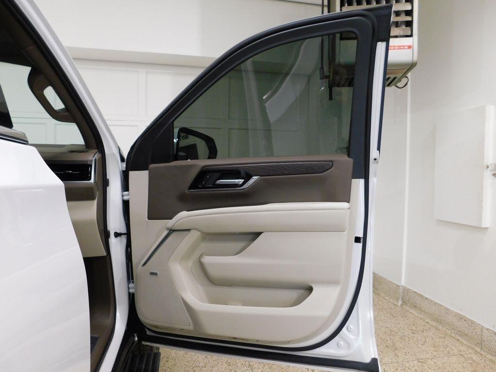 GMC Yukon XL Denali 4WD 2025