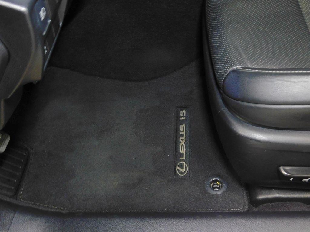 Lexus IS 300 RWD 2018