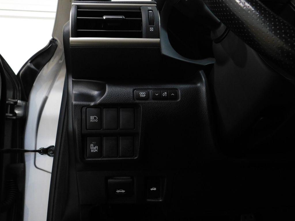 Lexus IS 300 RWD 2018