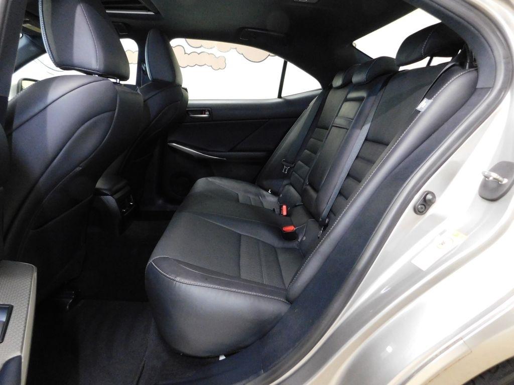 Lexus IS 300 RWD 2018