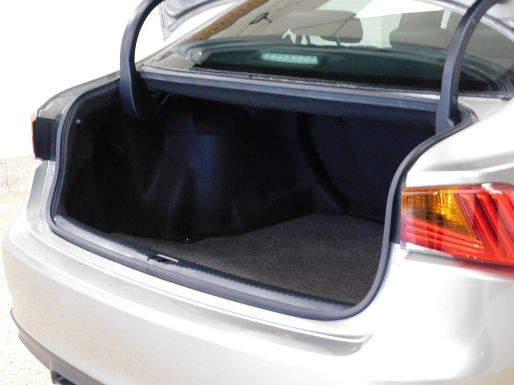 Lexus IS 300 RWD 2018