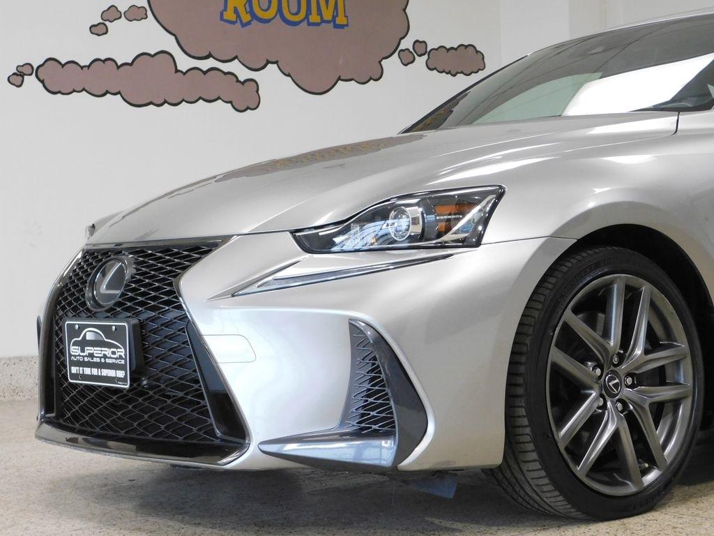 Lexus IS 300 RWD 2018