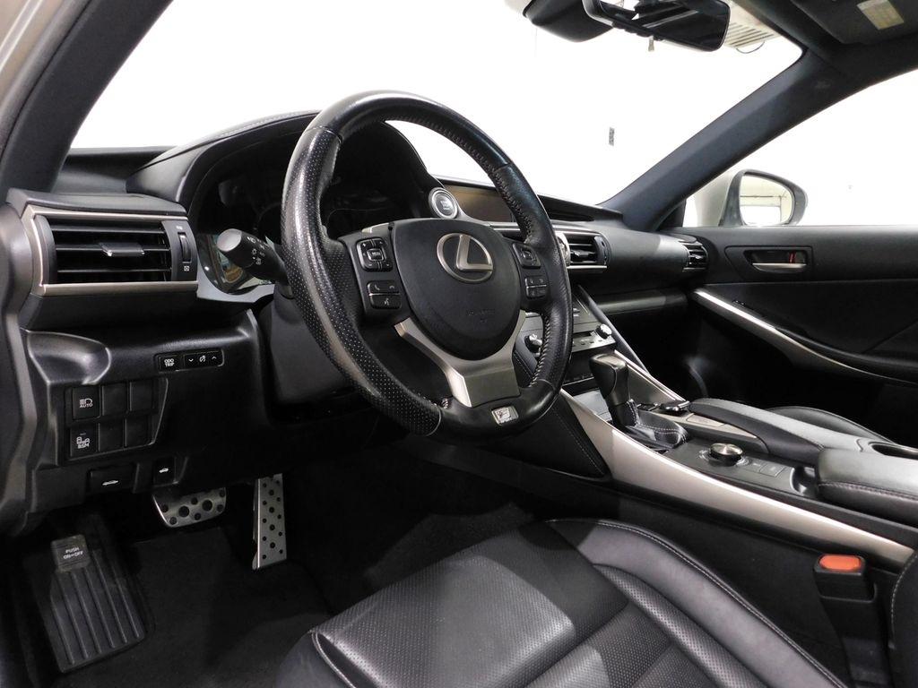Lexus IS 300 RWD 2018