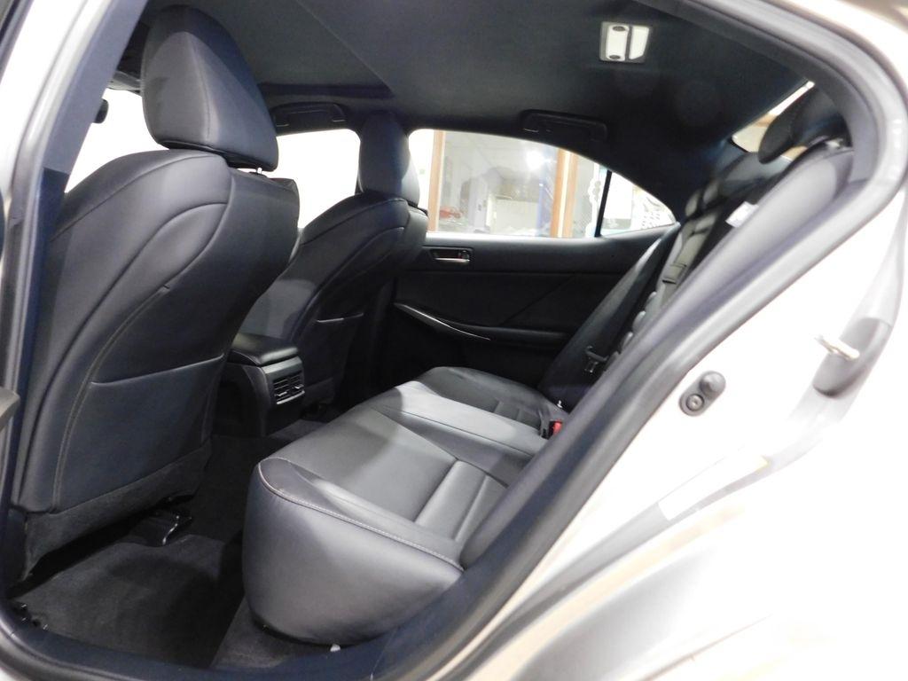 Lexus IS 300 RWD 2018