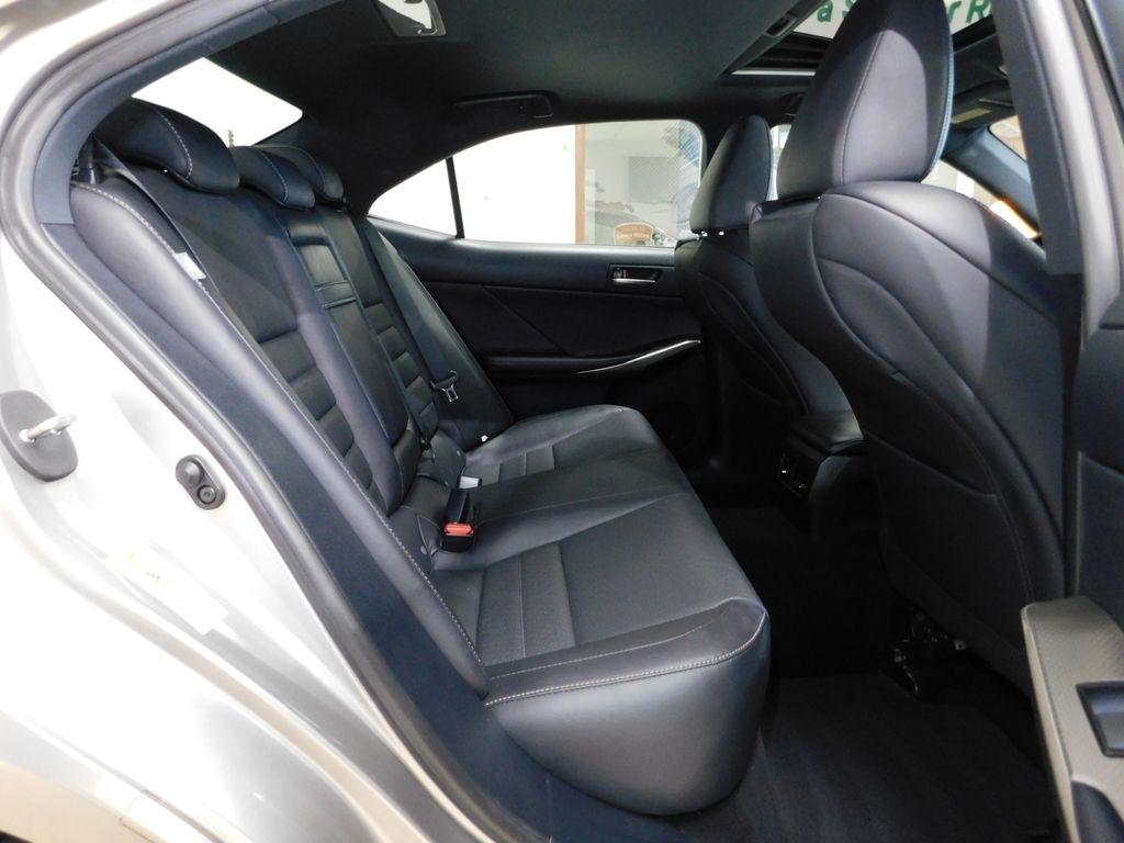 Lexus IS 300 RWD 2018