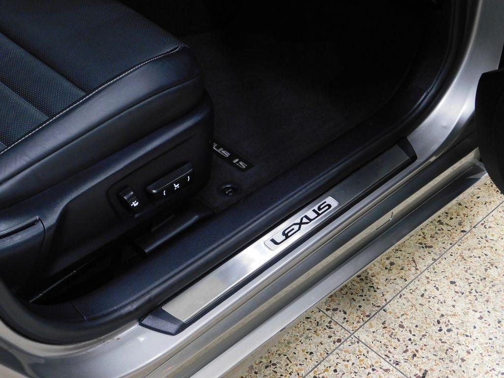 Lexus IS 300 RWD 2018