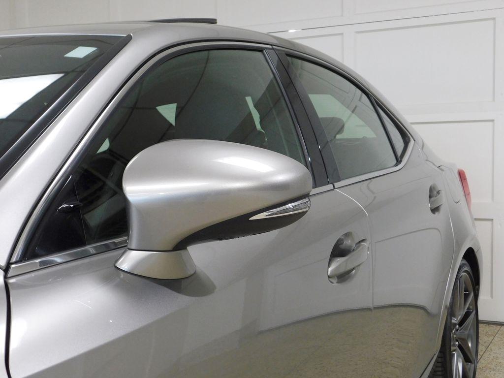 Lexus IS 300 RWD 2018