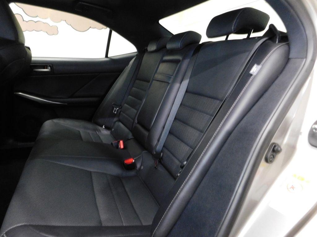 Lexus IS 300 RWD 2018