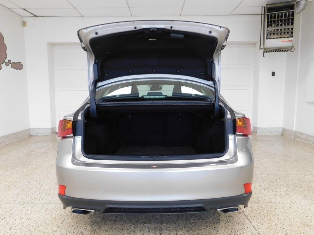 Lexus IS 300 RWD 2018