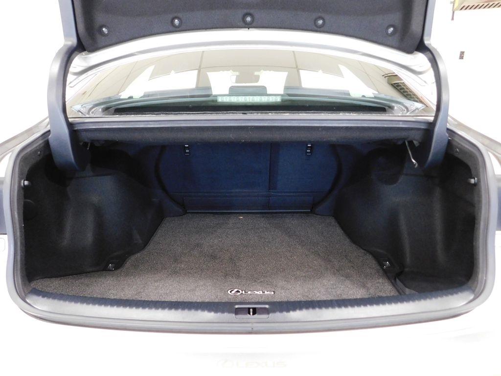 Lexus IS 300 RWD 2018