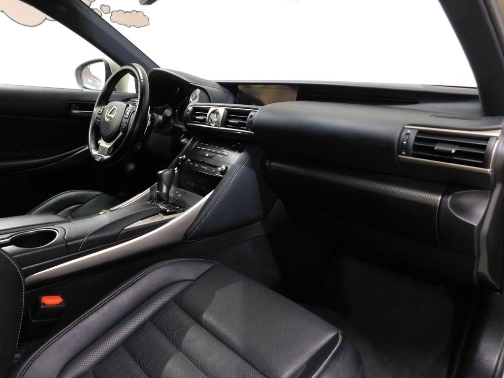 Lexus IS 300 RWD 2018