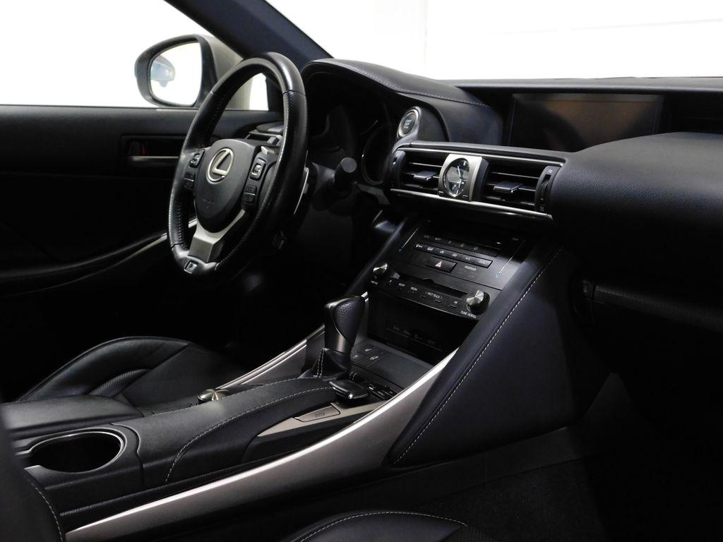 Lexus IS 300 RWD 2018