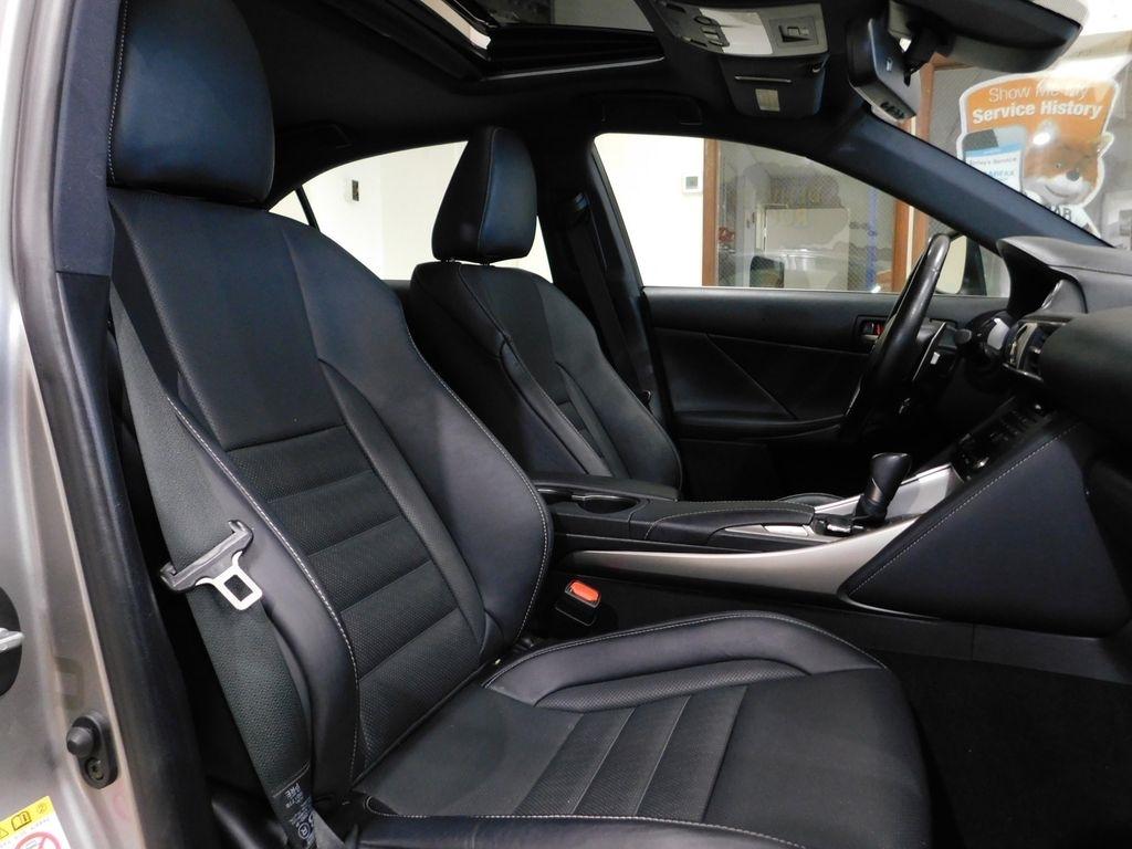 Lexus IS 300 RWD 2018