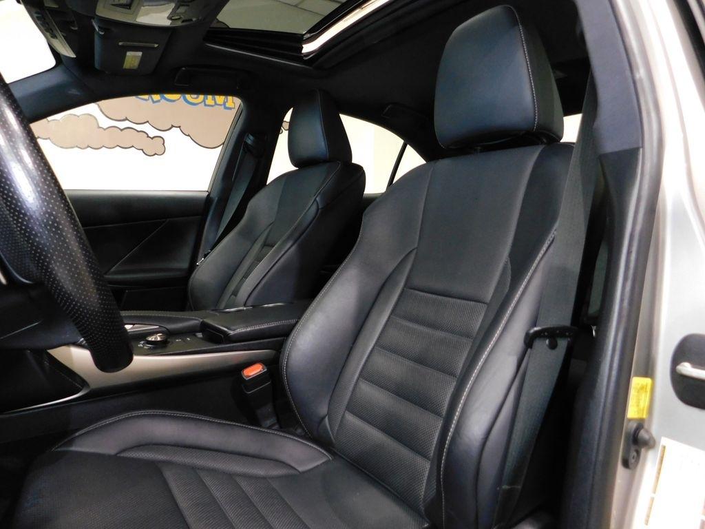 Lexus IS 300 RWD 2018