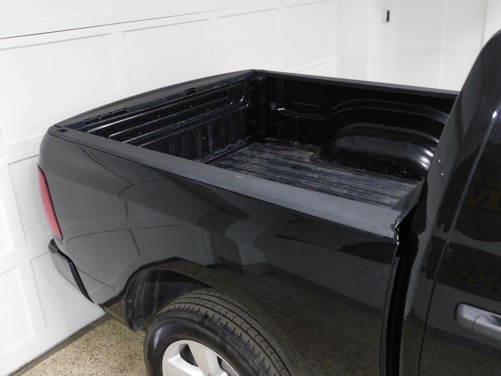 RAM 1500 Classic Tradesman Crew Cab SWB 4WD 2022