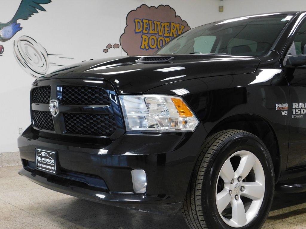 RAM 1500 Classic Tradesman Crew Cab SWB 4WD 2022