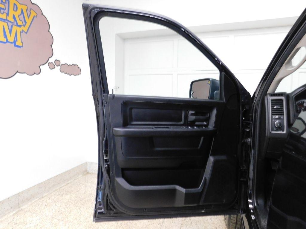 RAM 1500 Classic Tradesman Crew Cab SWB 4WD 2022