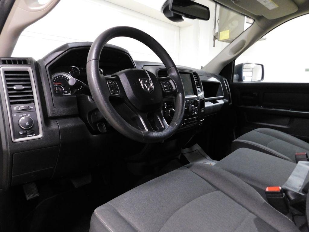 RAM 1500 Classic Tradesman Crew Cab SWB 4WD 2022