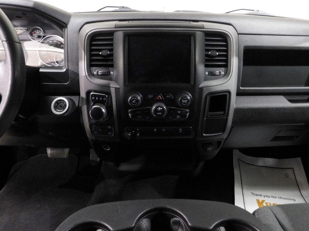 RAM 1500 Classic Tradesman Crew Cab SWB 4WD 2022