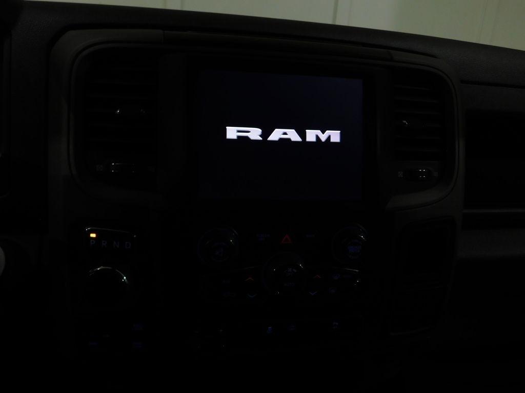 RAM 1500 Classic Tradesman Crew Cab SWB 4WD 2022