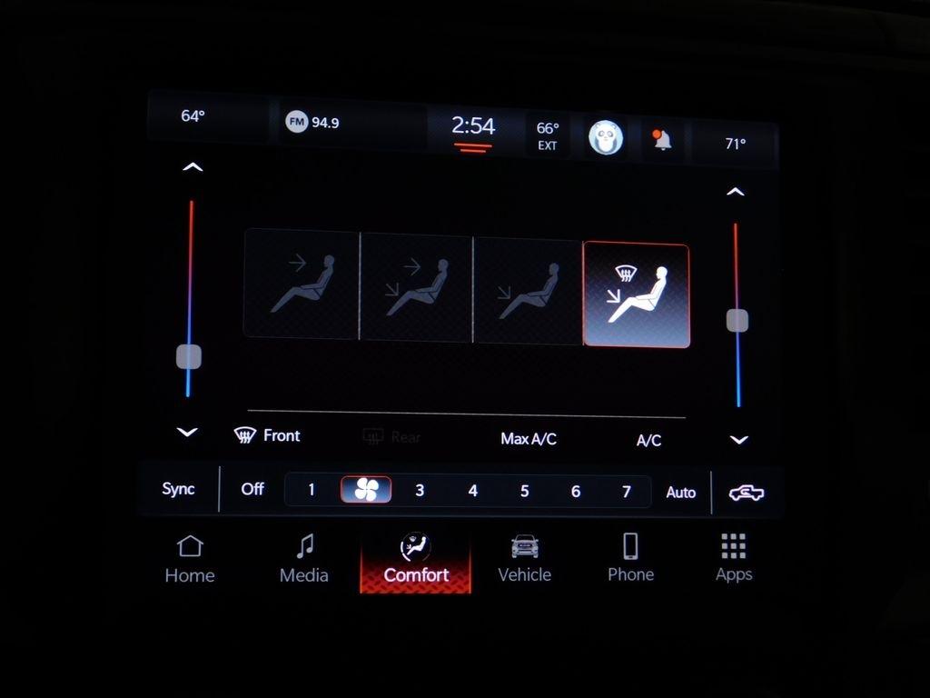 RAM 1500 Classic Tradesman Crew Cab SWB 4WD 2022